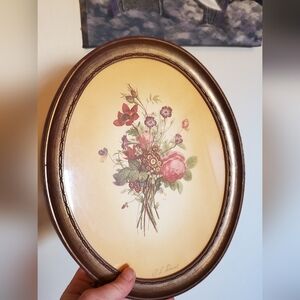 Oval Wall Decor with Gold Edge